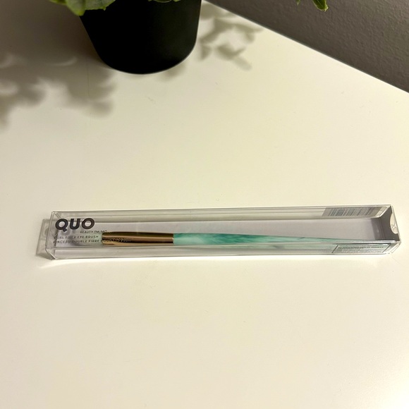 Dual Fibre Eye Brush from Quo - Picture 5 of 10